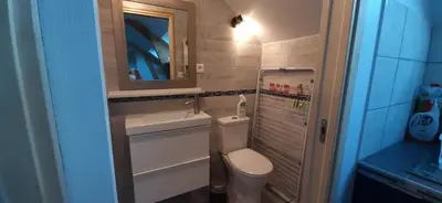 Salle de bains dans l'établissement 16 BIS C Les Gîtes Bigoudens