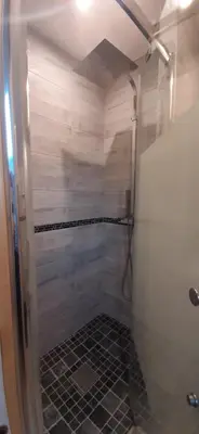 Salle de bains dans l'établissement 16 BIS C Les Gîtes Bigoudens