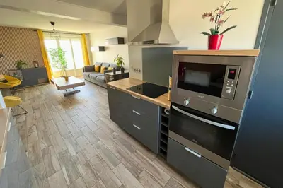 Cuisine ou kitchenette dans l'établissement Appartement - Concarneau