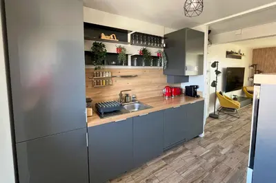 Cuisine ou kitchenette dans l'établissement Appartement - Concarneau