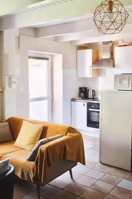 Cuisine ou kitchenette dans l'établissement Les Gîtes du Vallon du Trunvel