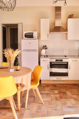 Cuisine ou kitchenette dans l'établissement Les Gîtes du Vallon du Trunvel