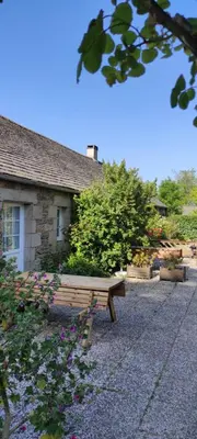 Jardin de l'établissement Gîte - Les Pivoines - Les Jardins de Kerellec - 20min de la mer 4 à 6 personnes terrasse jacuzzi