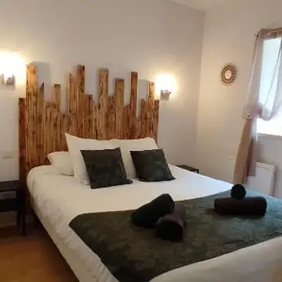 Gîte - Les Pivoines - Les Jardins de Kerellec - 20min de la mer 4 à 6 personnes terrasse jacuzzi
