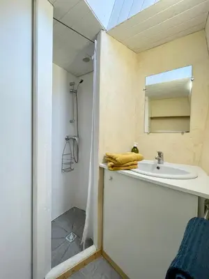 Salle de bains dans l'établissement Authentique Penty au coeur du bourg