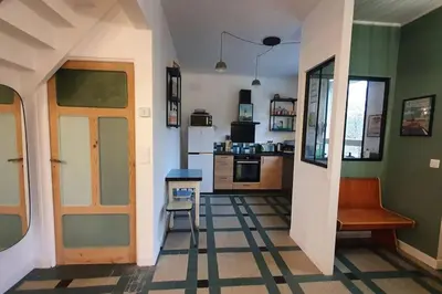 Cuisine ou kitchenette dans l'établissement L'Orée Du Bois