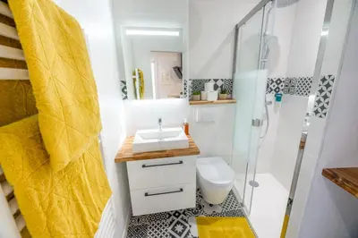 Salle de bains dans l'établissement LES NIDS DE SAINT MARC - centre-ville