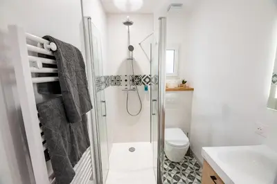 Salle de bains dans l'établissement LES NIDS DE SAINT MARC - centre-ville
