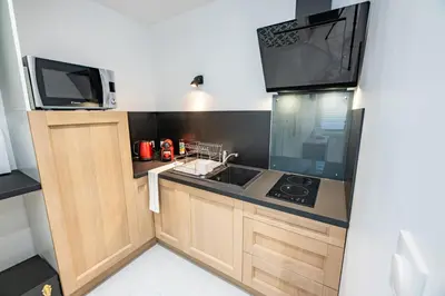Cuisine ou kitchenette dans l'établissement LES NIDS DE SAINT MARC - centre-ville