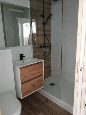 Salle de bains dans l'établissement Appartement vue sur mer, 100 m de la plage