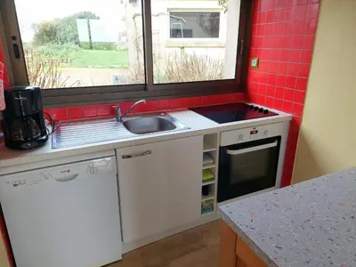 Cuisine ou kitchenette dans l'établissement Holiday home in Sibiril near sandy beaches