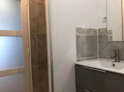 Salle de bains dans l'établissement Atelier Kersauson