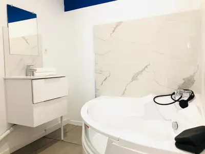 Salle de bains dans l'établissement Atelier Tabarly