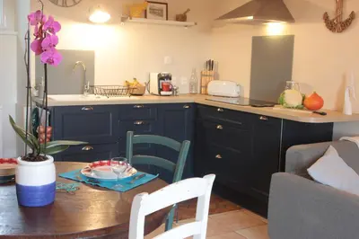 Cuisine ou kitchenette dans l'établissement Le Manoir de KEROFIL