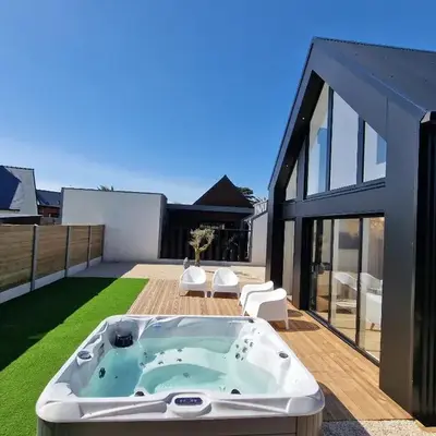 LES PORTSALLAISES piscine ou spa à 300m de la plage