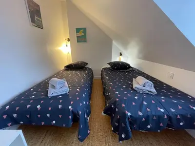 Un ou plusieurs lits dans un hébergement de l'établissement Maison de ville - Plage à pied