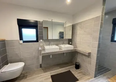 Salle de bains dans l'établissement Grand Gîte de Kergroas