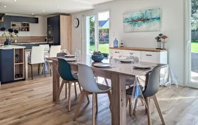 Cuisine ou kitchenette dans l'établissement Awesome Home In Ploudalmézeau With Wifi