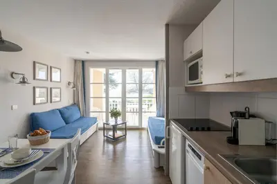 Cuisine ou kitchenette dans l'établissement Les Voiles Blanches