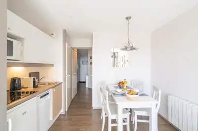 Cuisine ou kitchenette dans l'établissement Les Voiles Blanches