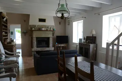 Télévision ou salle de divertissement dans l'établissement Petite maison bretonne pour 4 personnes