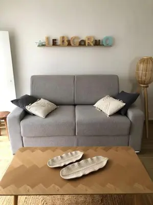 Coin salon dans l'établissement Le Bigorn'O : T2 situé à 50 m de la plage
