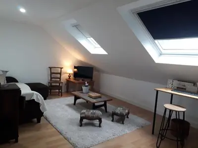 Télévision ou salle de divertissement dans l'établissement STAYHOME BZH - Vue sur les étoiles