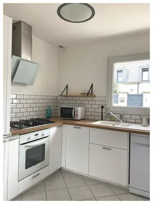 Cuisine ou kitchenette dans l'établissement Mille Sabords