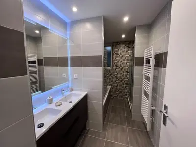 Salle de bains dans l'établissement Appartement brest st-marc 6-8personne 2min centre