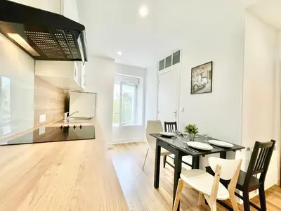 Cuisine ou kitchenette dans l'établissement Brest - Le Gestin - Appartements - Lumineux - Tout Confort - Fibre Internet