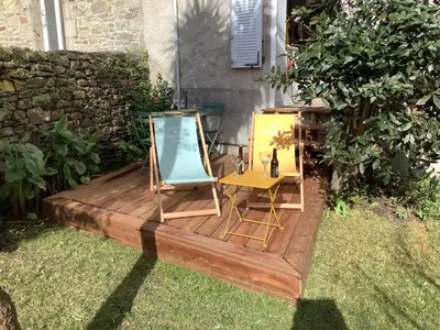 Jardin de l'établissement Studio au pied du phare Vue Mer