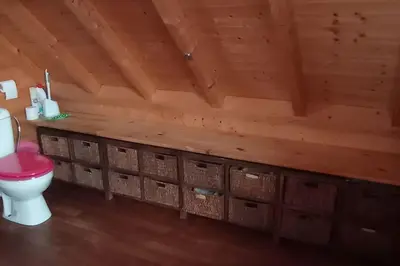 Salle de bains dans l'établissement Chalet Familial en Bois à 150 m de la Mer