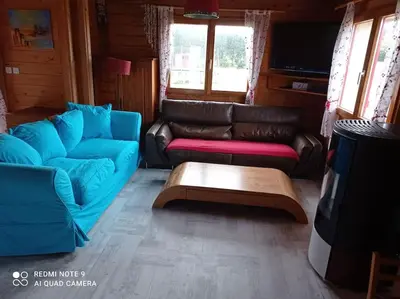 Coin salon dans l'établissement Chalet Familial en Bois à 150 m de la Mer