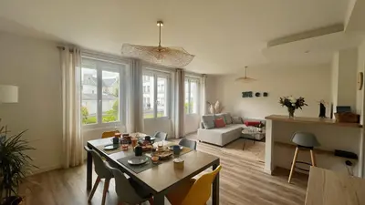 Coin salon dans l'établissement Grand appartement familial - 3 chambres - Plages & Centre à pied
