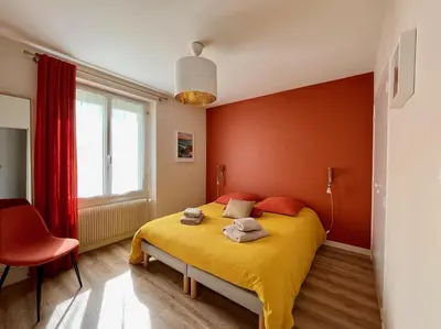 Un ou plusieurs lits dans un hébergement de l'établissement Grand appartement familial - 3 chambres - Plages & Centre à pied