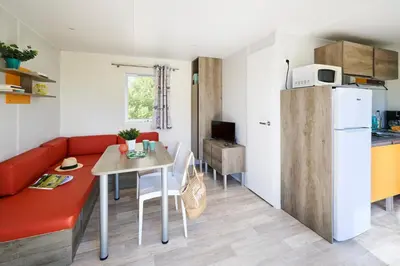 Cuisine ou kitchenette dans l'établissement Camping la Corniche