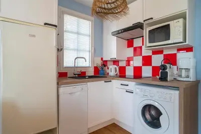Cuisine ou kitchenette dans l'établissement Côté Ouest - Appt avec piscine partagée