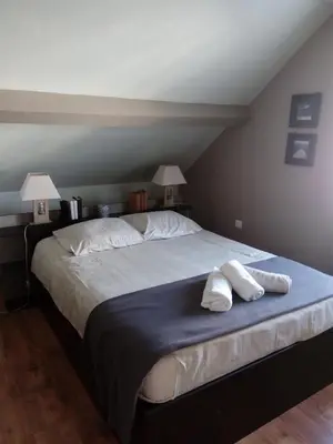 Un ou plusieurs lits dans un hébergement de l'établissement Maison de vacances La Palue entre plage et centre bourg