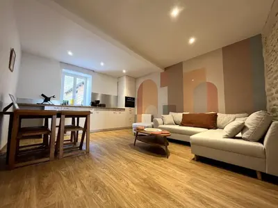 Télévision ou salle de divertissement dans l'établissement Élégant T2 entièrement rénové