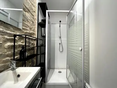 Salle de bains dans l'établissement Élégant T2 entièrement rénové