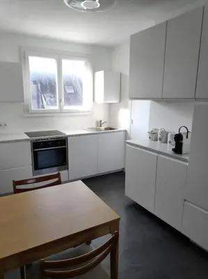 Cuisine ou kitchenette dans l'établissement QUIMPER hyper centre T2 balcon Lumineux Calme