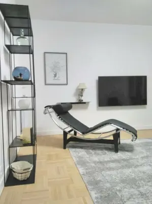 Télévision ou salle de divertissement dans l'établissement QUIMPER hyper centre T2 balcon Lumineux Calme