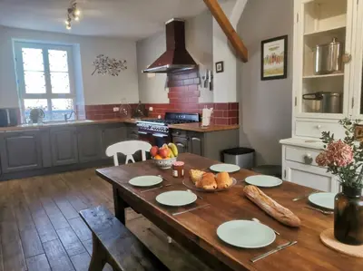 Cuisine ou kitchenette dans l'établissement Ker Yaël – Maison familiale avec grand jardin à 5min de la plage Saint Jean du doigt