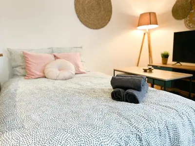 Un ou plusieurs lits dans un hébergement de l'établissement Jacuzzi au Cocon brestois