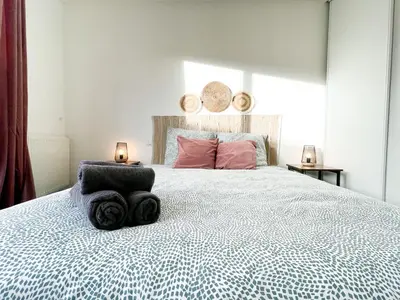 Un ou plusieurs lits dans un hébergement de l'établissement Jacuzzi au Cocon brestois