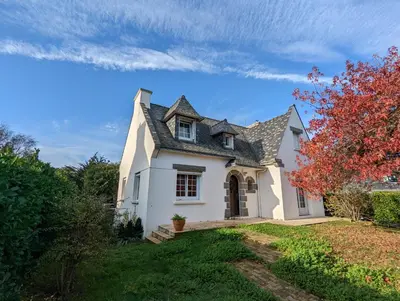 Jardin de l'établissement Charming House in the Cabellou on coastal trail