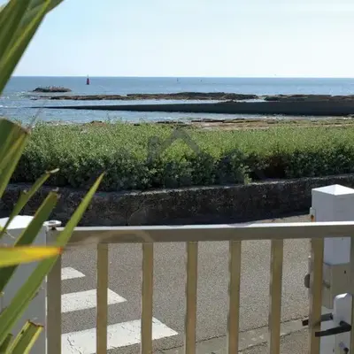 LocaLise - A06 - Entièrement de plain-pied avec petite vue mer - Donnant sur la piscine et le jardin - wifi inclus - draps inclus -