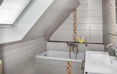 Salle de bains dans l'établissement 3 Bedroom Beautiful Home In Lanvellec