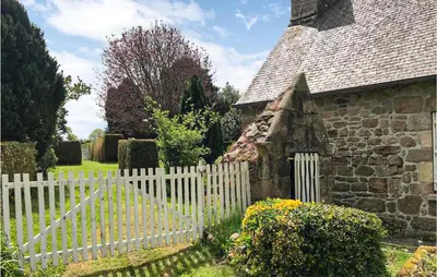 Jardin de l'établissement 3 Bedroom Beautiful Home In Lanvellec