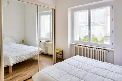 Un ou plusieurs lits dans un hébergement de l'établissement À 600m de la plage, maison pour 6 avec terrasse